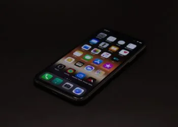 iOS 18.4 Apple