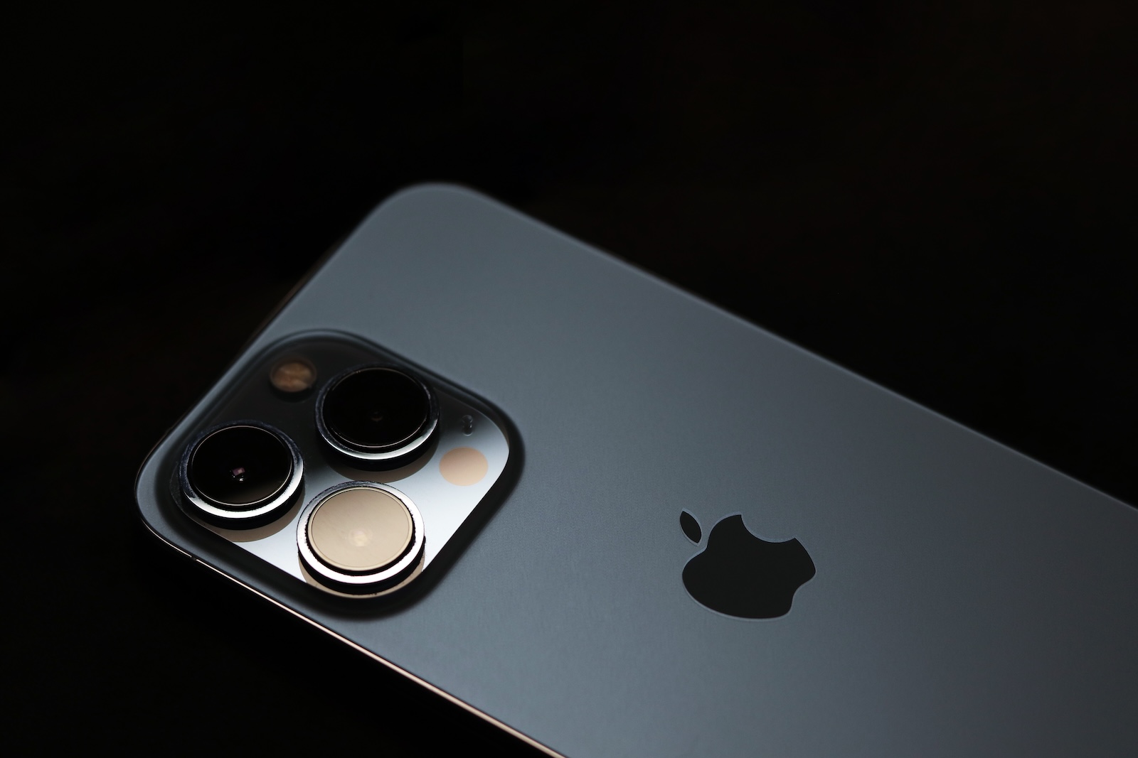 iPhone 2027