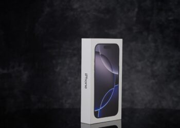 iPhone 17 display