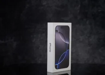 iPhone 17 display