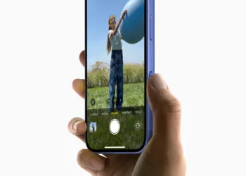 iPhone 18 camera control button
