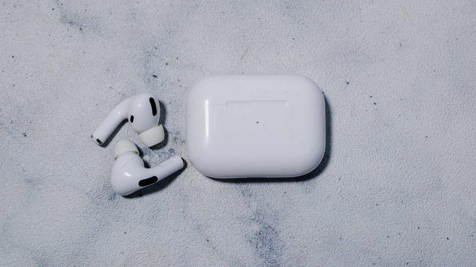 iOS 26 AirPods