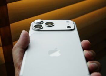 iPhone 17 Apple