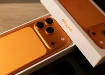 iPhone 17 Pro Cosmic Orange