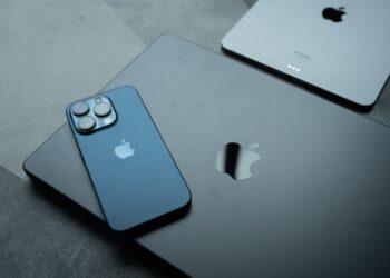 Apple MacBook Pro iPad Pro