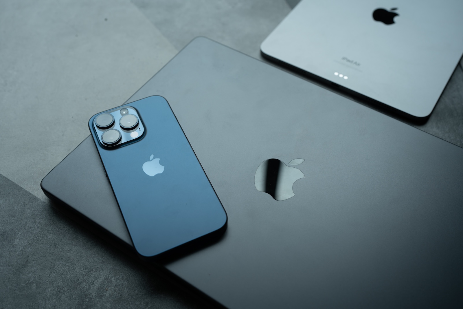 Apple MacBook Pro iPad Pro