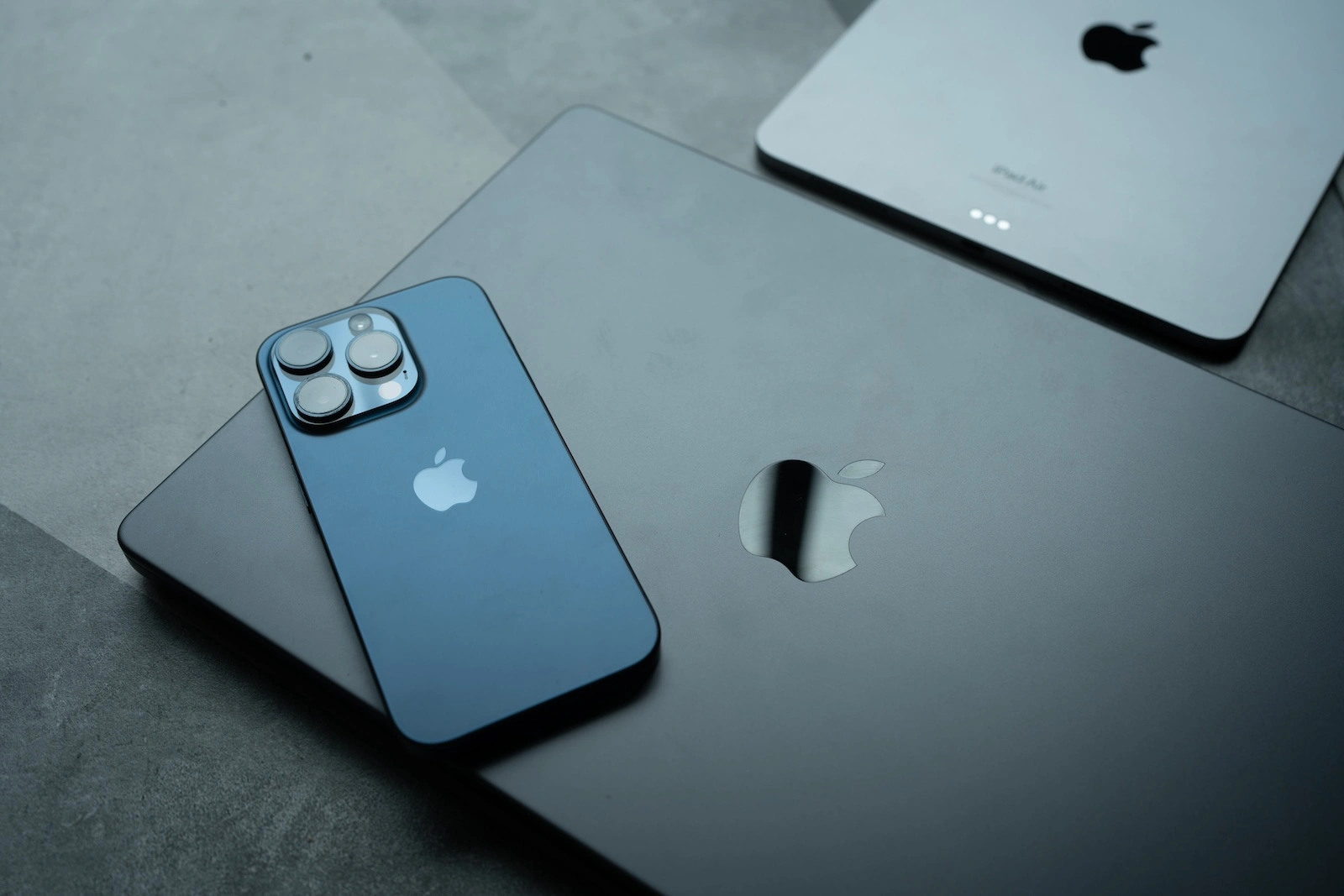 Apple MacBook Pro iPad Pro