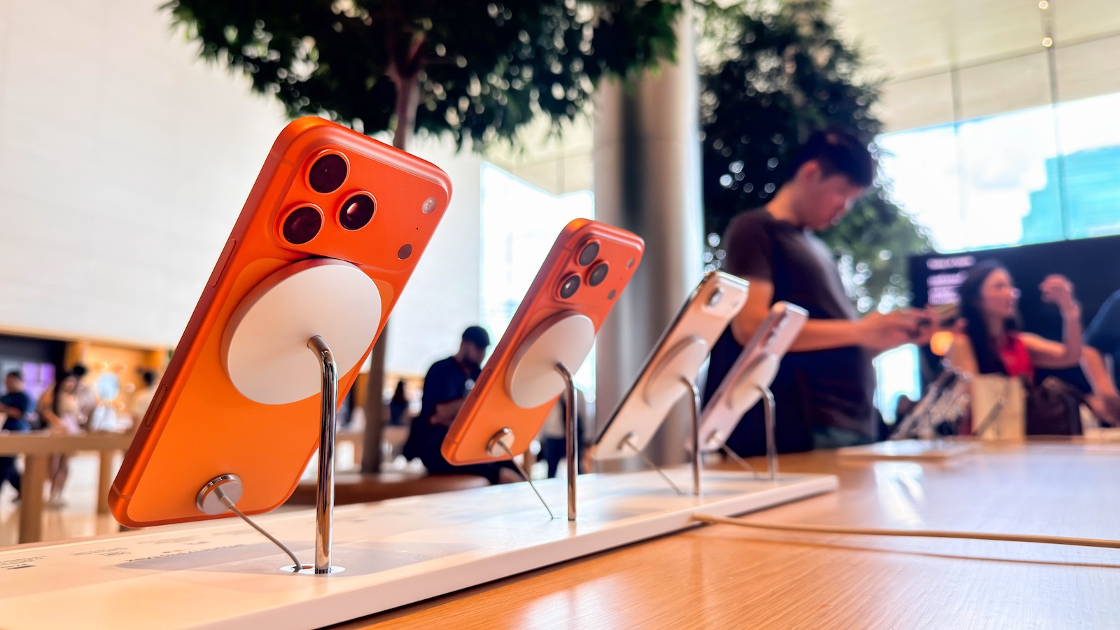 iPhone 17 Apple Store