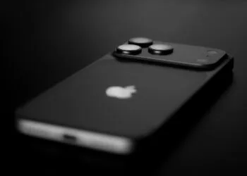 Apple stock iPhone 17 price target