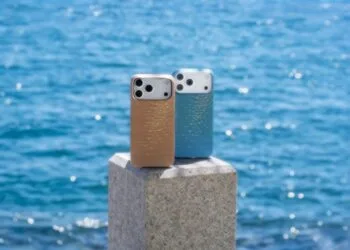 Pitaka iPhone 17 cases