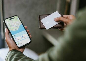 Nomad Tracking Card Pro