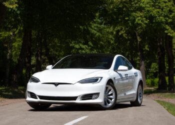 Tesla Apple CarPlay