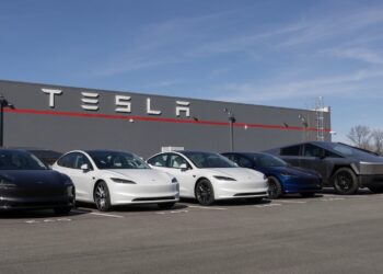 Tesla Apple CarPlay