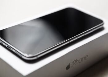 Apple iPhone 2027