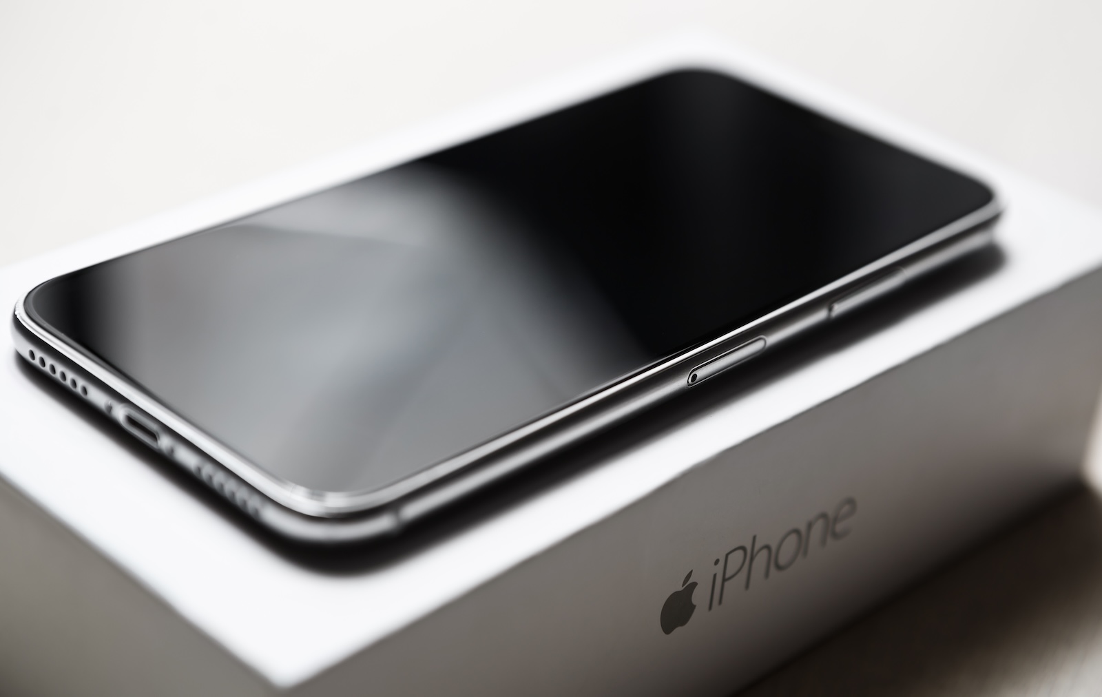 Apple iPhone 2027