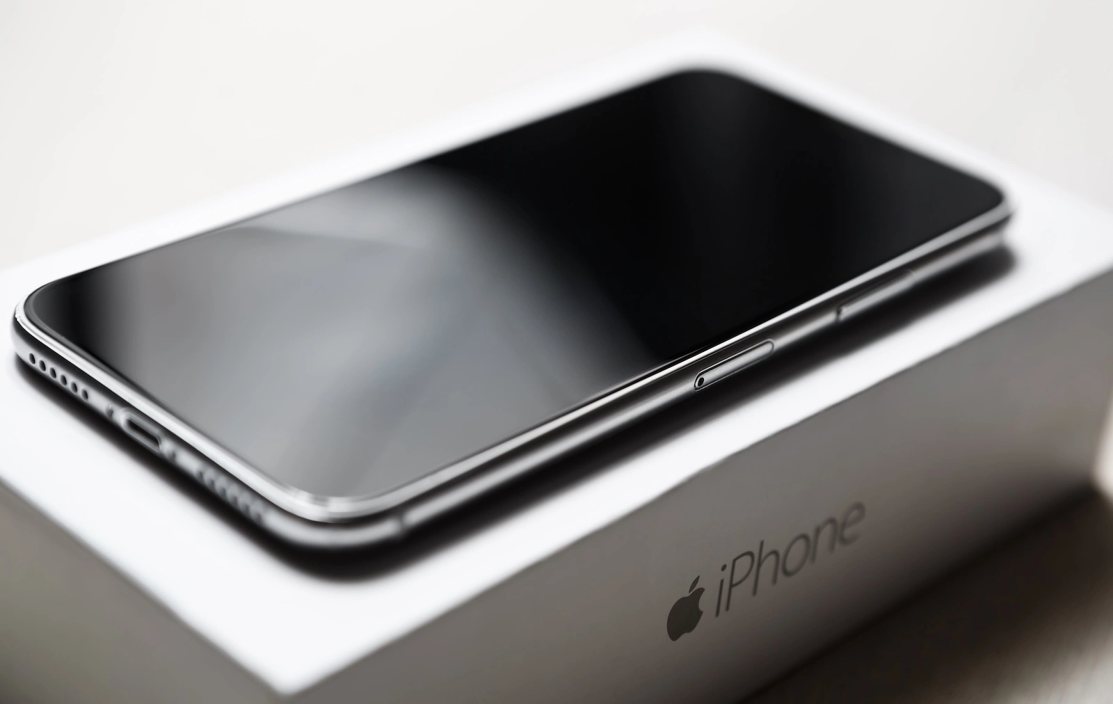 Apple iPhone 2027
