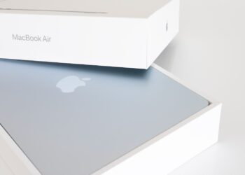 MacBook Air Apple