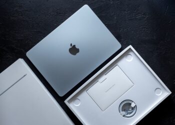 MacBook Air Apple