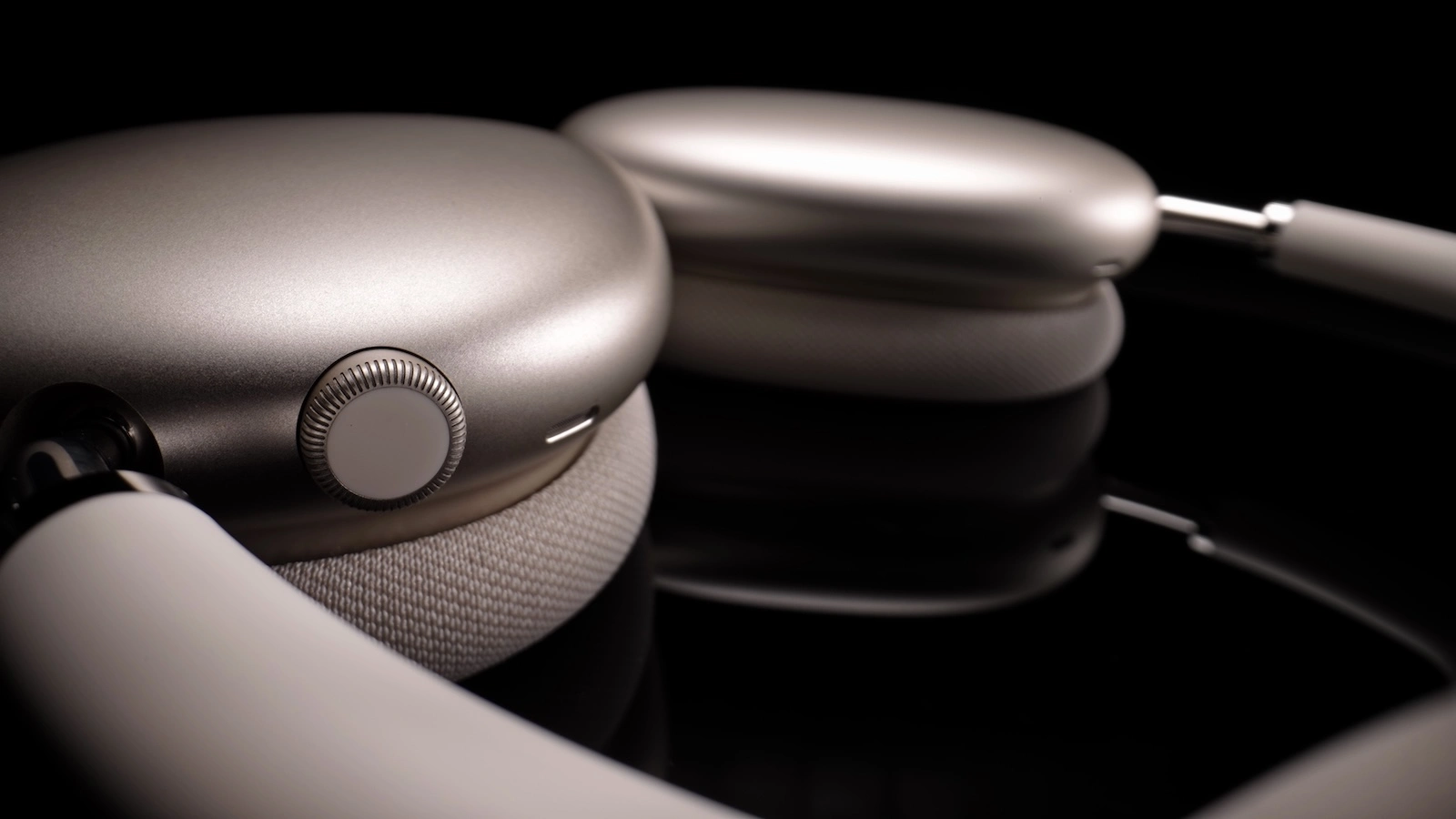Apple AirPods Max vs AirPods Max 2
