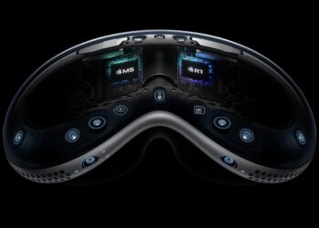 Apple Vision Pro Eye Surgeon
