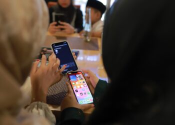 AirDrop not working: All Solutions for iOS 26
