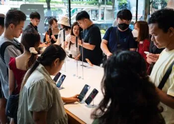 Apple Smartphone Market