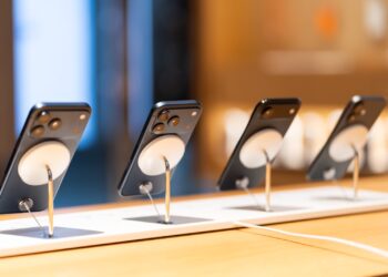 Apple iPhone 17 Tim Cook