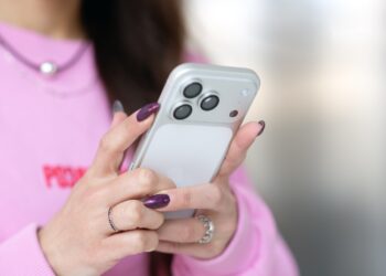 Secure email usage on the iPhone
