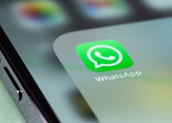 WhatsApp Liquid Glass