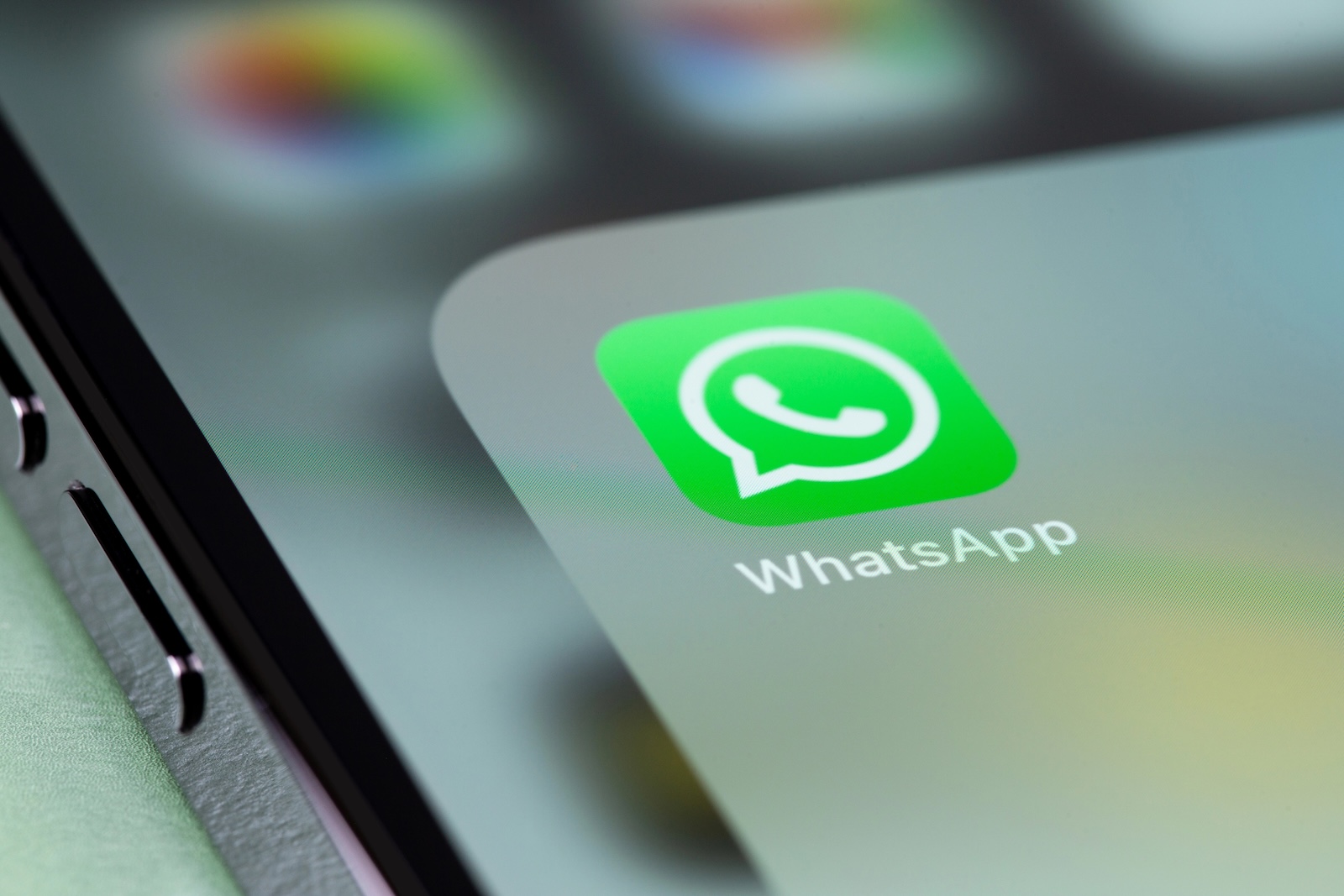 WhatsApp Liquid Glass