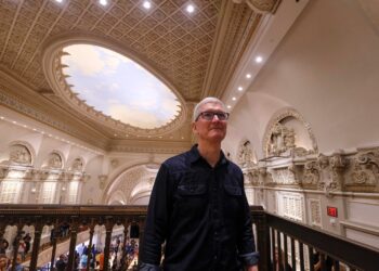 Tim Cook China Apple
