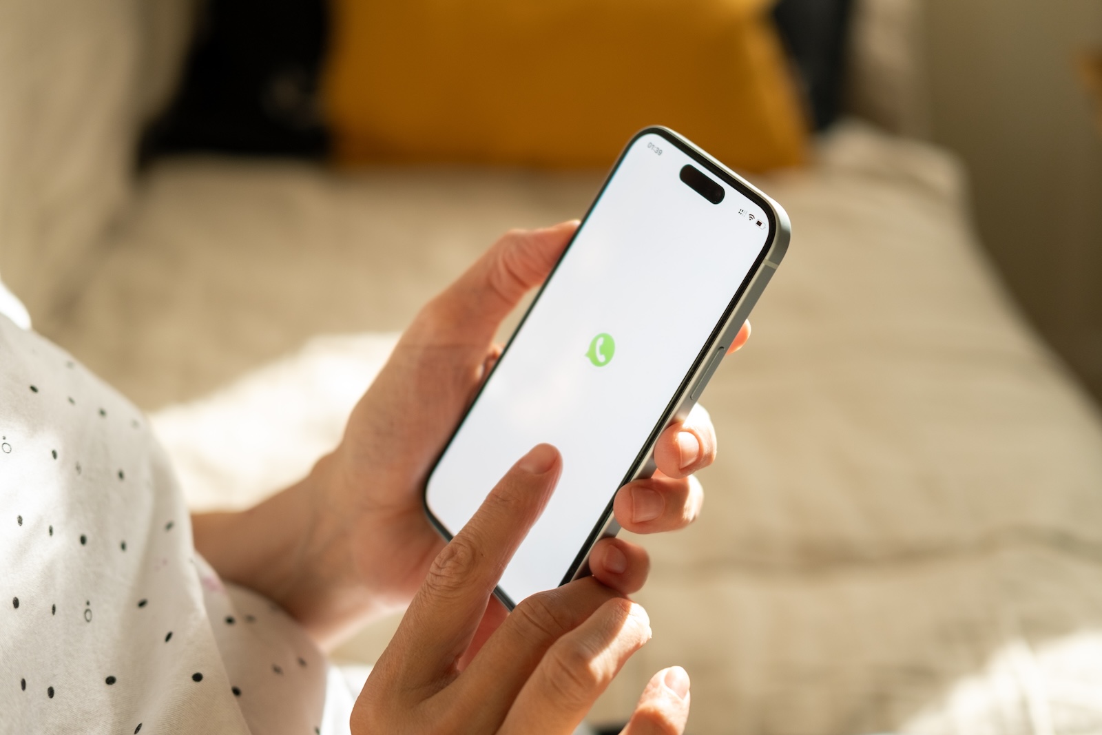 WhatsApp Liquid Glass