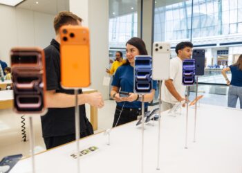 iPhone 17 sales