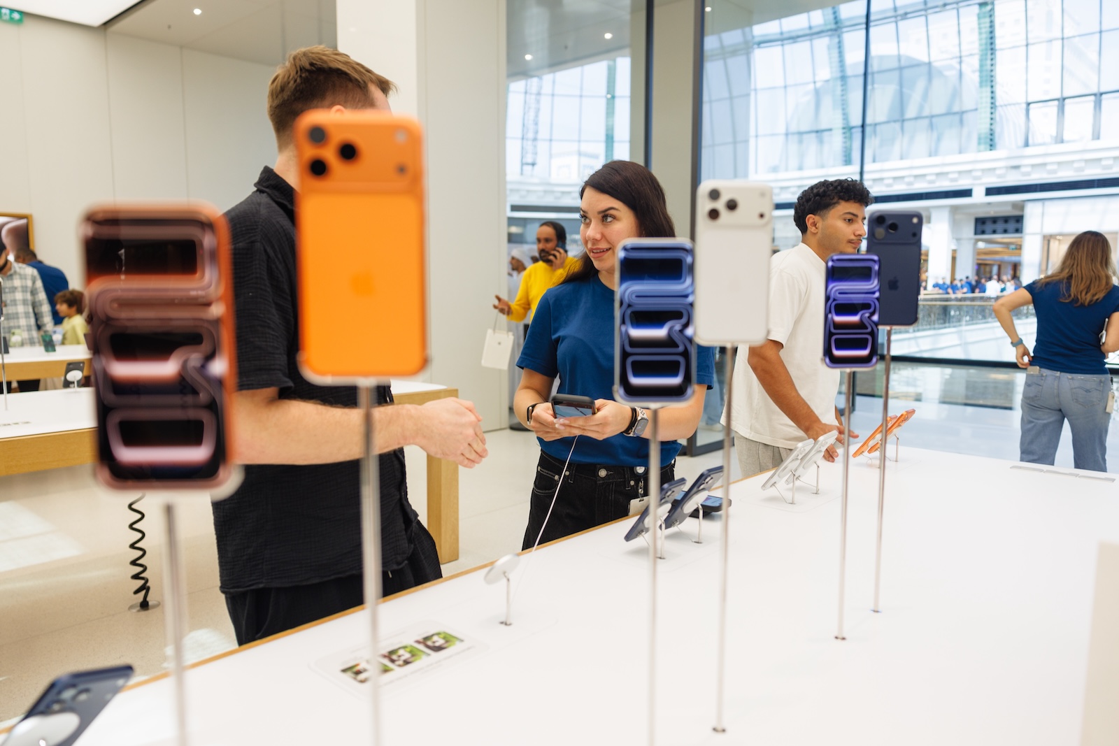 iPhone 17 sales