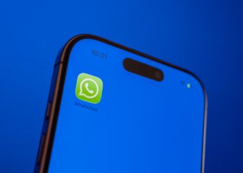 WhatsApp Liquid Glass