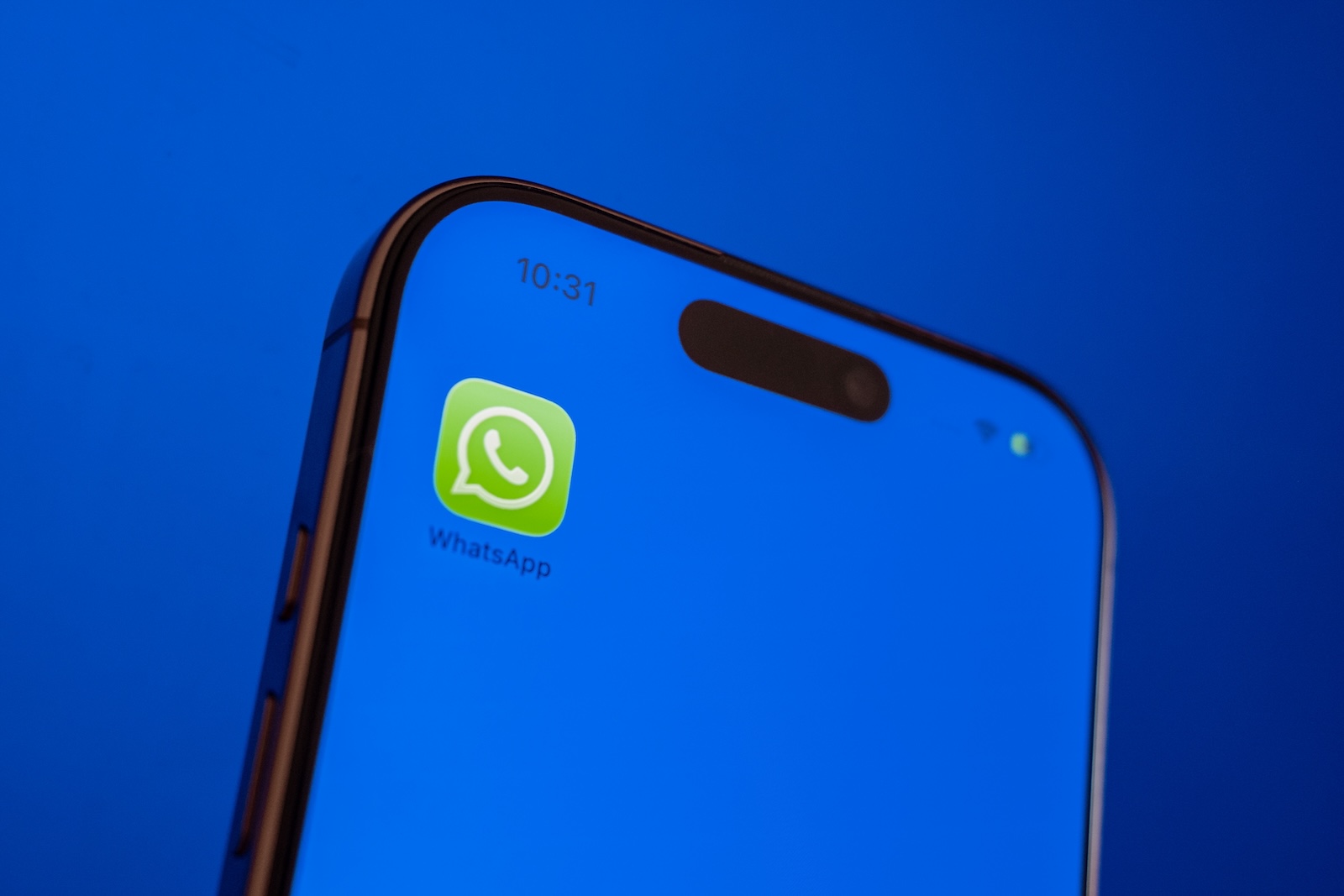 WhatsApp Liquid Glass