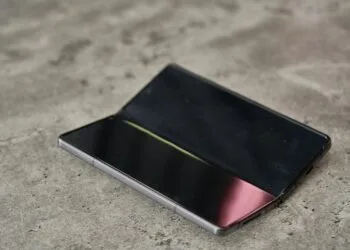 Apple iPhone Ultra 2