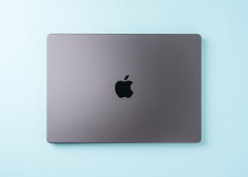 MacBook Ultra Apple