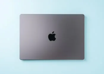 MacBook Ultra Apple