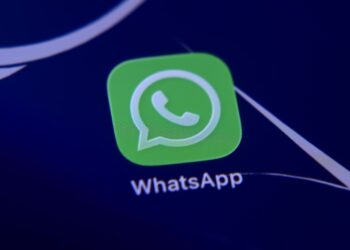 WhatsApp Liquid Glass