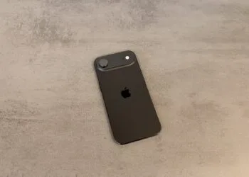The current iPhone Air in Space Black lies face down on a grey stone surface – the predecessor of the iPhone Air 2 with a single rear camera