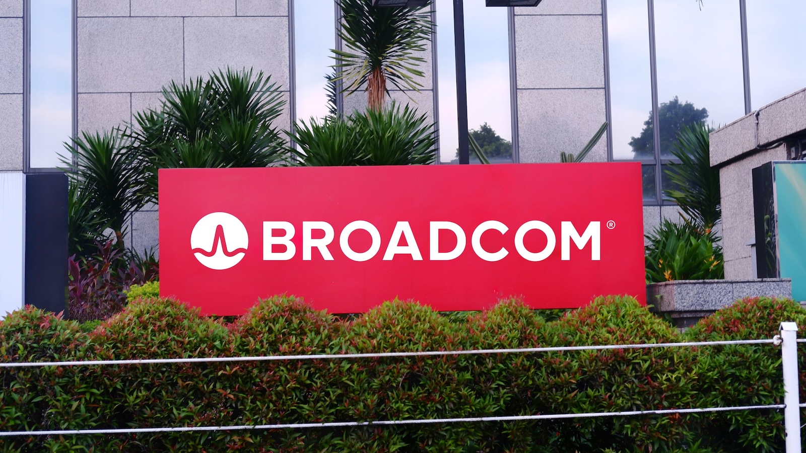 Broadcom Apple