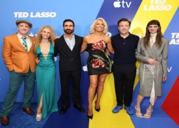 NEW YORK, NEW YORK - AUGUST 04: (L-R) Brendan Hunt, Juno Temple, Brett Goldstein, Hannah Waddingham, Jason Sudeikis and Tanya Reynolds attend the New York premiere celebrating season four of the Apple TV's series “Ted Lasso” at the Brooklyn Academy of Music on August 04, 2026 in New York City. The new season of “Ted Lasso” premieres globally on Apple TV on Wednesday, August 5, 2026. (Photo by Eric Charbonneau/Apple TV via Getty Images)