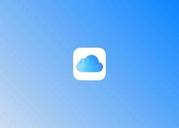 iCloud icon on a blue gradient as a symbolic image for the iCloud backdoor in Great Britain