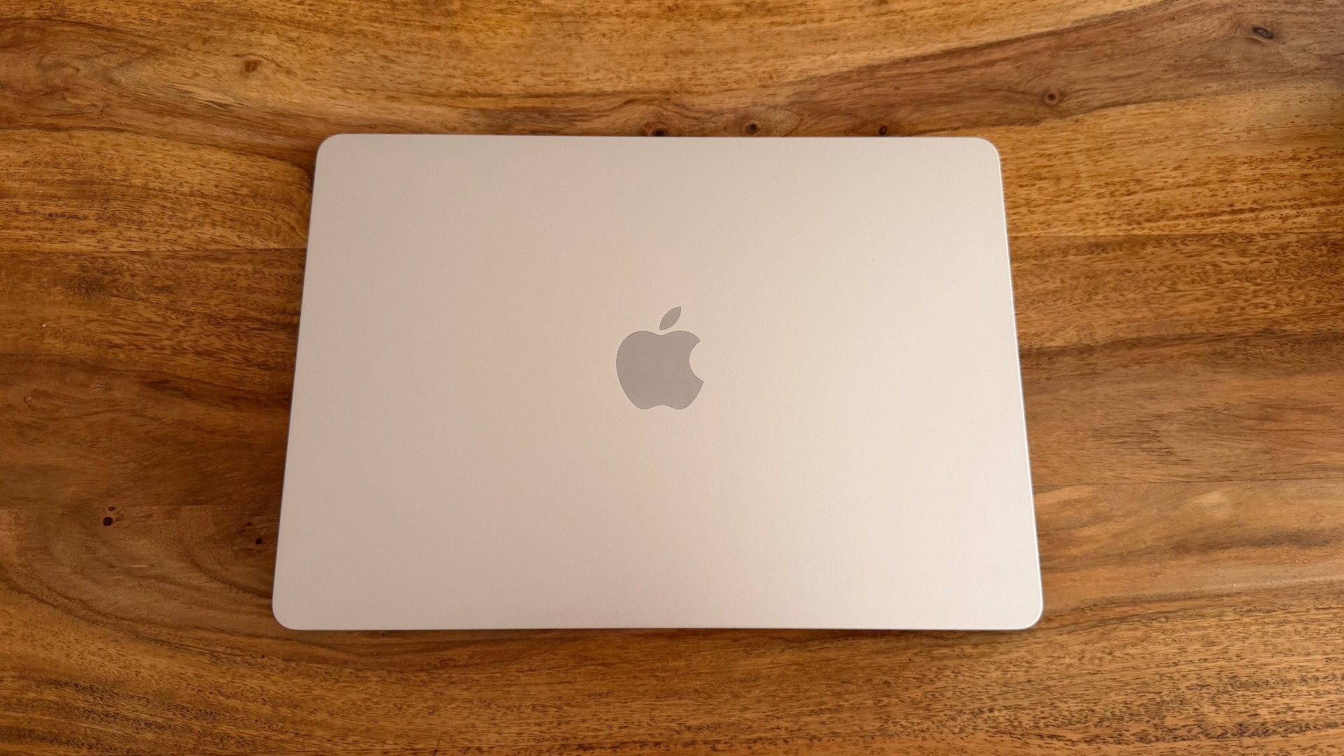 Closed MacBook Air in Polaris on a table