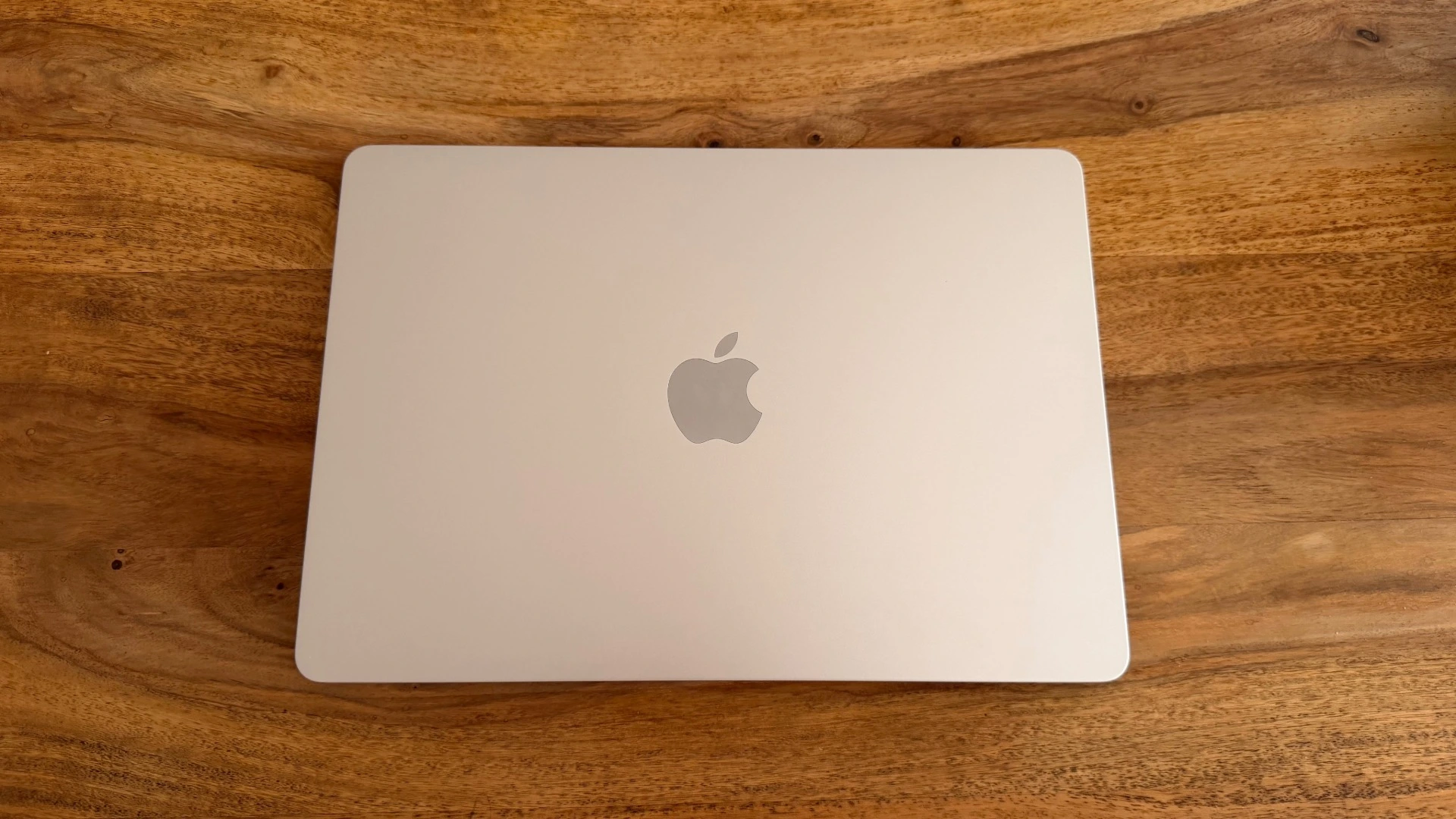Closed MacBook Air in Polaris on a table