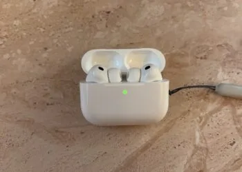 Open charging case with two earbuds whose stems are visible – this is where the AirPods with camera are said to house their sensors.