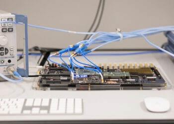 Symbolic image for Apple China memory: test setup with circuit board and analyzer at Apple's Silicon Design Center in Munich