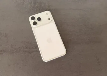 Back of a silver iPhone 17 Pro Max on a dark surface – for its successor, iPhone 18 Pro material costs are expected to be 38 percent higher
