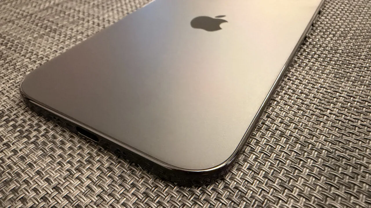 Close-up of the iPhone Air bottom edge as the basis for the iPhone 20 glass design